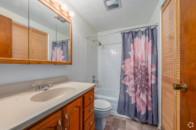 2BR, 1.5BA - 1,033SF -Primary Bathroom