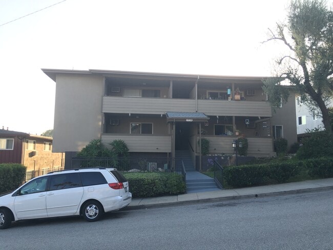 Building Photo - 1734 Ellincourt Dr Unit 4