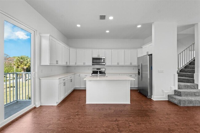 5728 Biscayne Ct