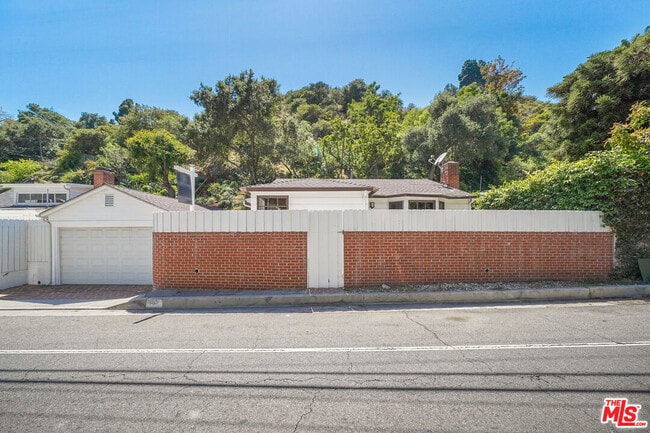 Photo - 851 N Beverly Glen Blvd House