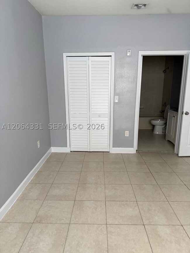 Building Photo - 2903 SE 17th Ave Unit 110