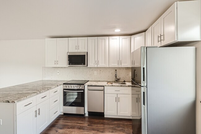 2475 S Vine St Apts