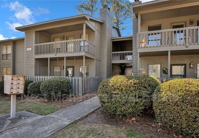 Building Photo - 1861 Tryon Dr Unit 3