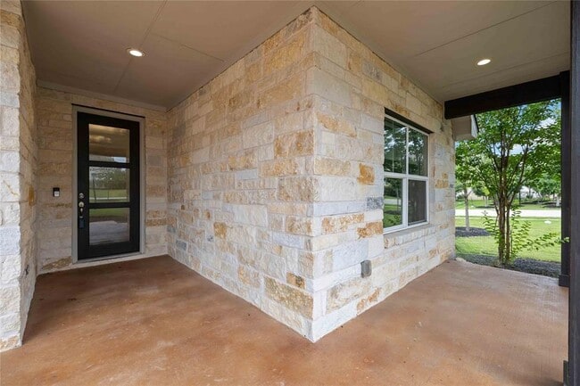 Photo - 401 Sitlington Ln