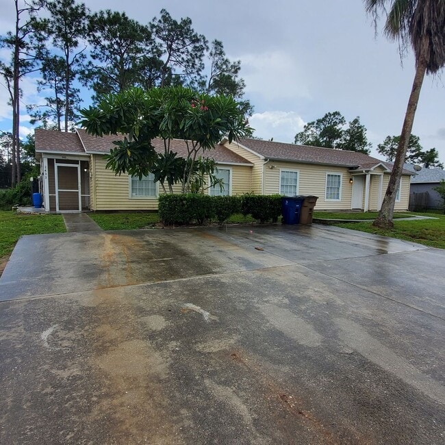 Building Photo - 2433/2435 Lola Avenue S Unit 2433
