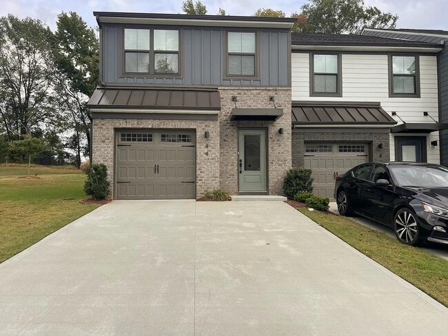 Photo - 44 Connaught Ct