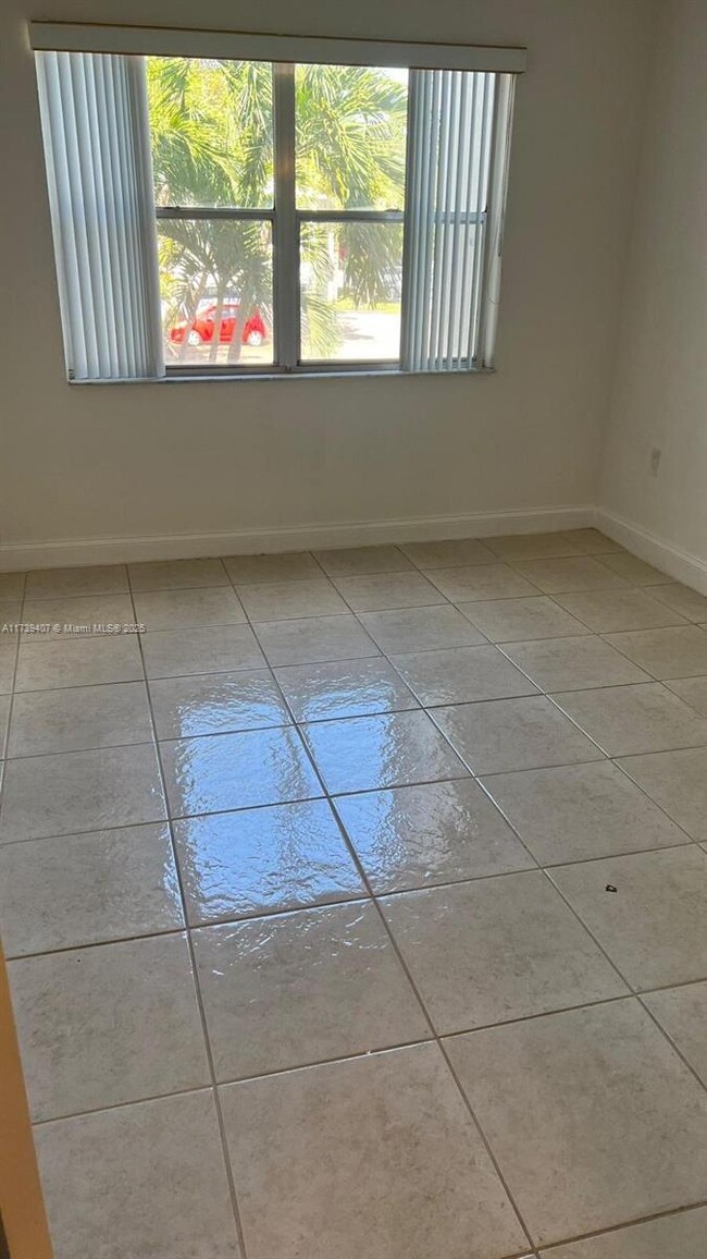 Photo - 4205 N University Dr Unit 203