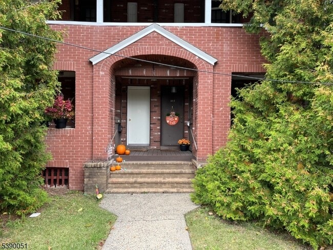 Building Photo - 61 Bloomfield Ave