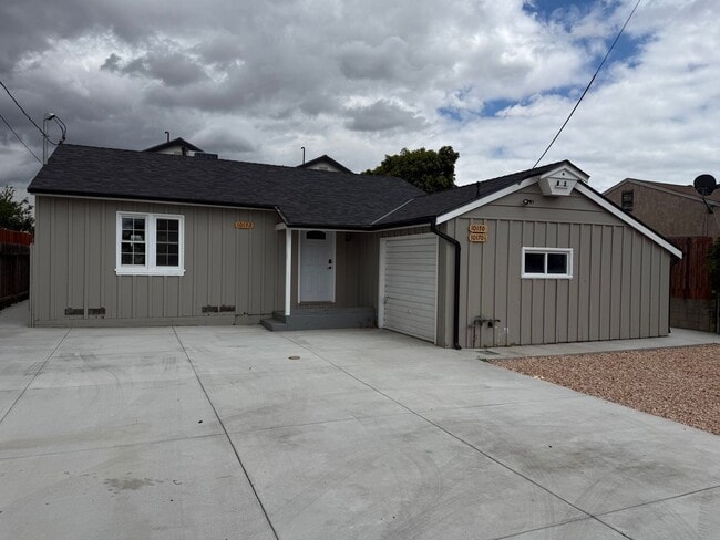 Building Photo - Stunning, Newly Remodeled 3 Bedroom, 2 Bath Unit 10712