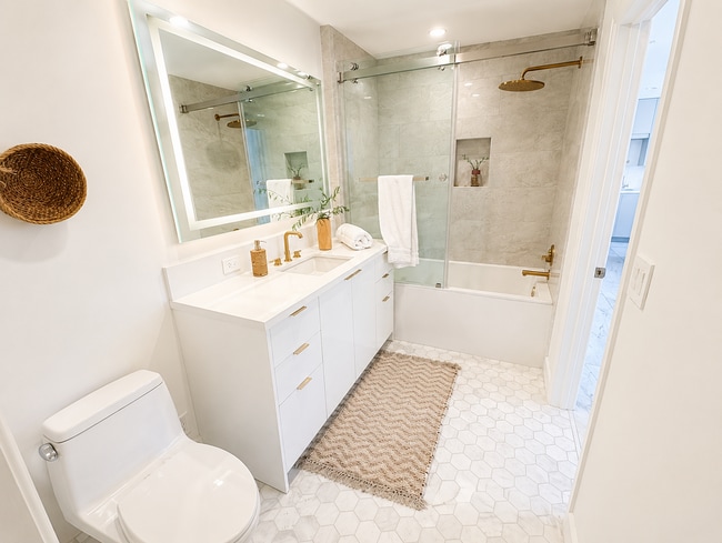 Photo - 121 S Hope St