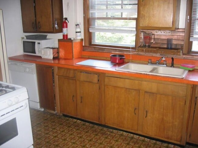 Building Photo - 8 Hobson St Unit 2A