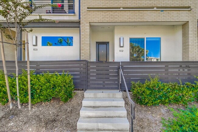 Photo - Welcome to your modern La Mesa townhome wi... Unidad #102