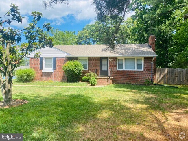 Building Photo - 856 Churchill Dr Rental