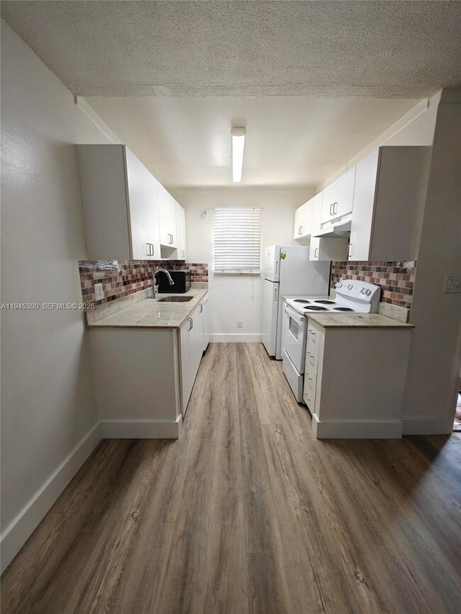 Photo - 421 NE 1st St Unidad 114