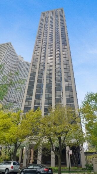 Building Photo - 2650 N Lakeview Ave Unit 1507