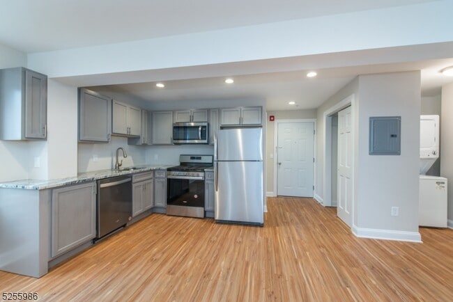 Photo - 122 Main St Unit 4