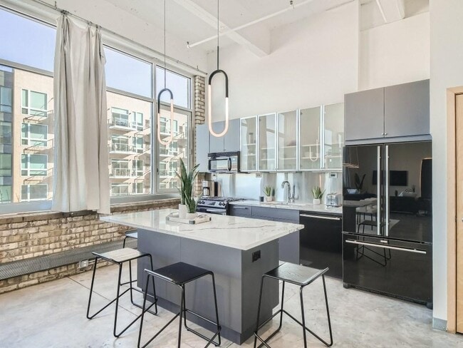 Building Photo - 700 N Washington Ave Unit 410