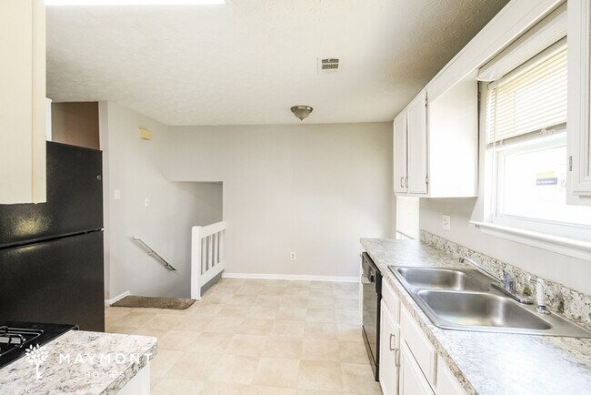 Photo - 1733 Overlook Way SW