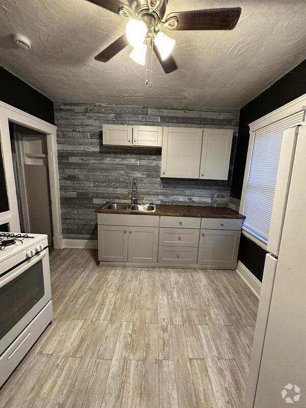 Building Photo - 2637 W 19th St Rental
