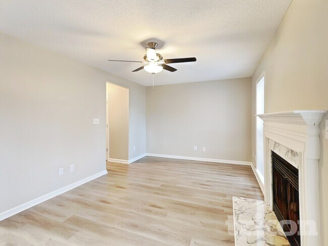 Photo - 4417 Woodlawn Dr