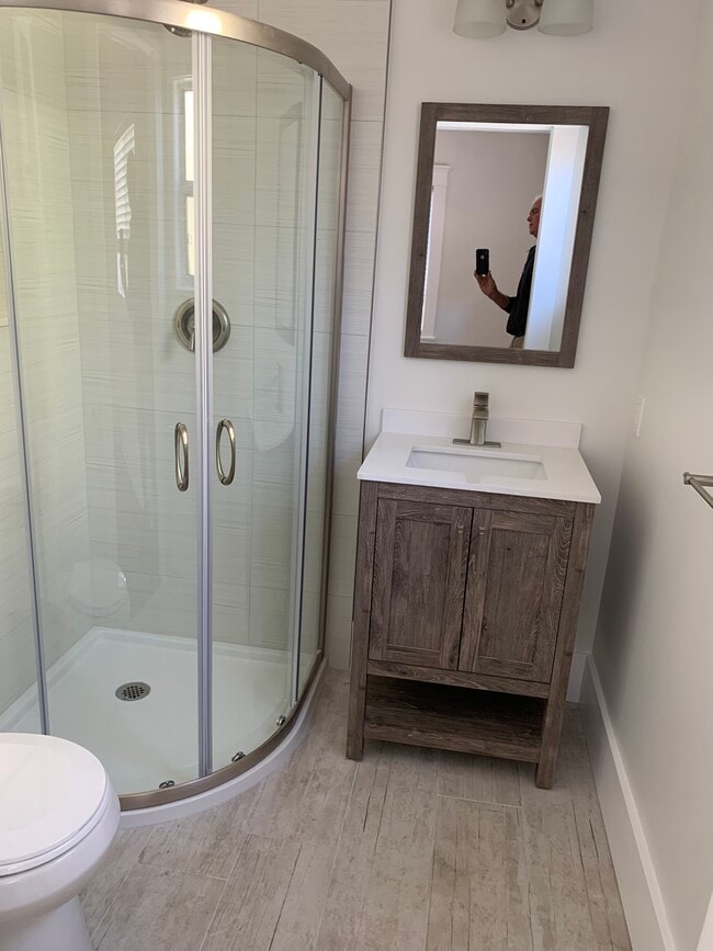 Ducha - 2109 Shell Ave