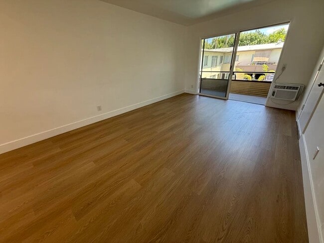 1263 Hayworth Ave Unit 14