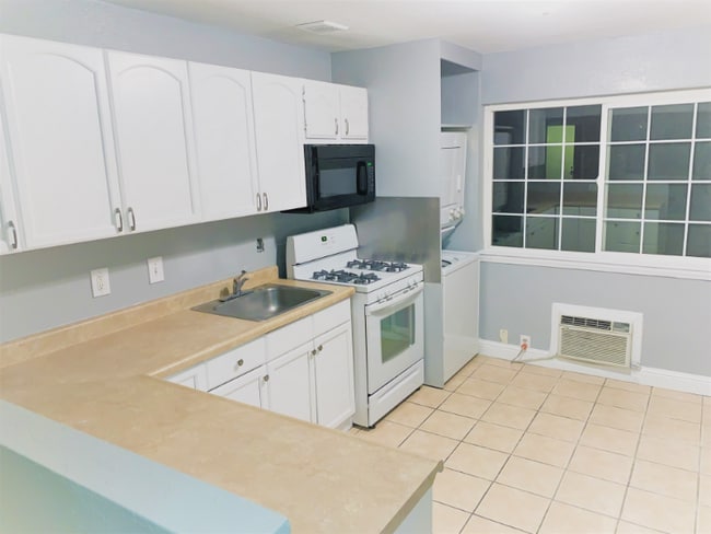 Building Photo - 1050 Grand Ave