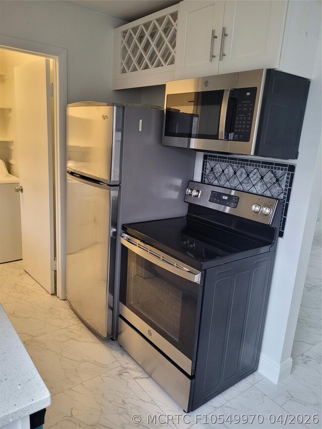770 NE 38th St Unidad F