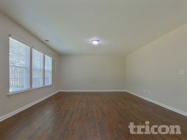 Photo - 461 Denman Loop