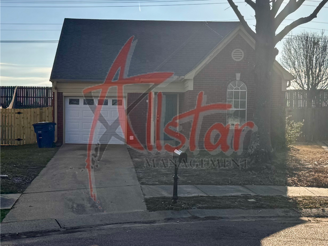 Building Photo - 8170 Clubview Dr