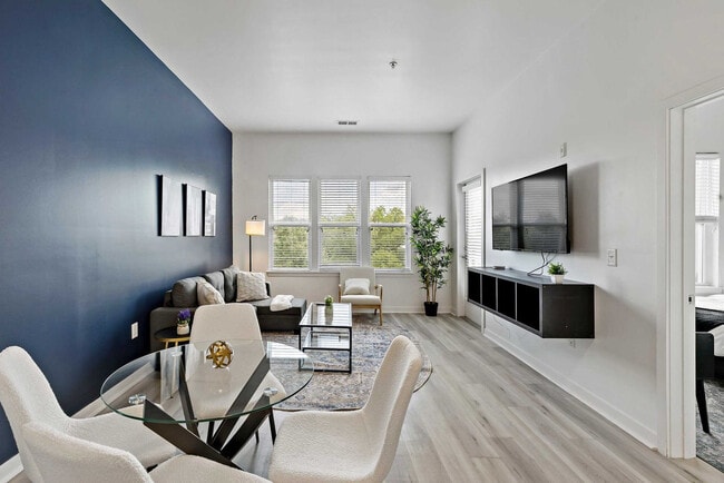 Building Photo - 205 S Kings Dr Rental