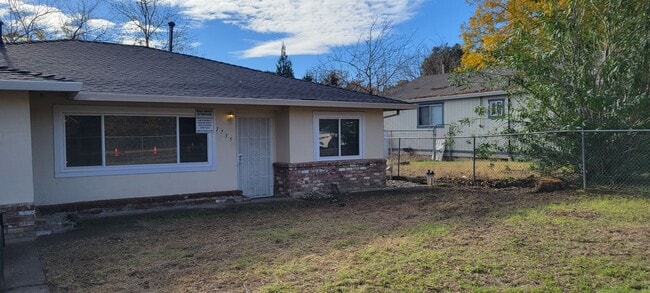Building Photo - Newly Updated 3 Bedroom 1 Bath Home Close ...