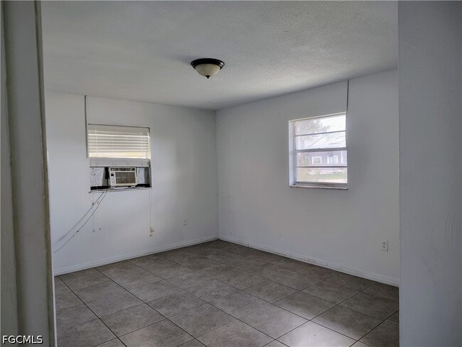 Photo - 1722 Maple Dr