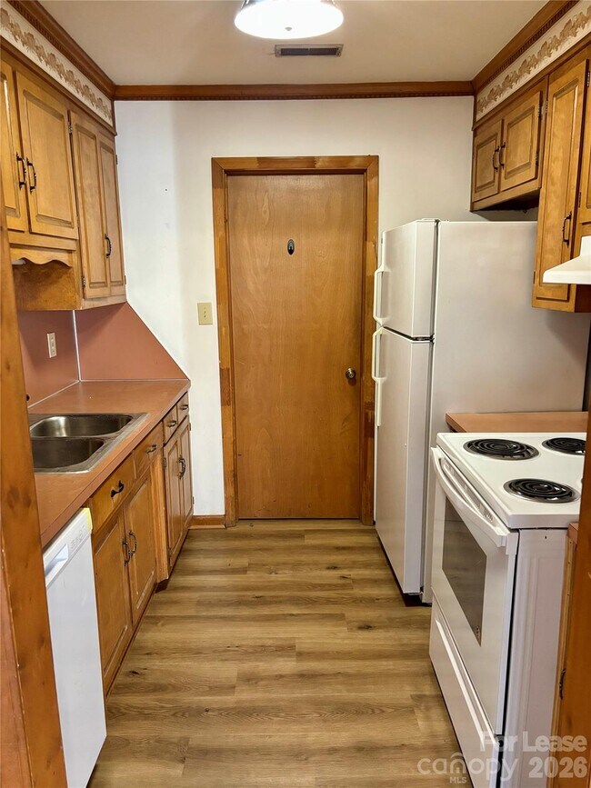 Photo - 1732 Lenora Cir