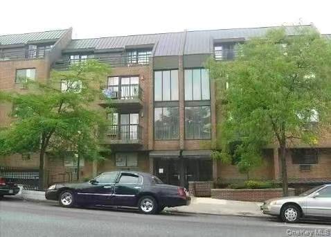 Building Photo - 55-12 Main St Unit 4FL