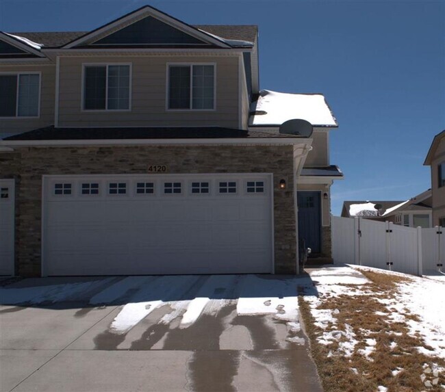 Building Photo - 4 Bedroom - Twin Home