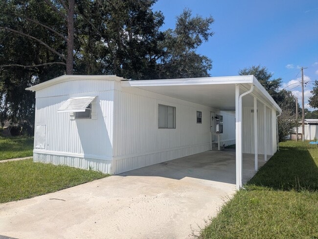 Building Photo - 2 bedroom, 2 bath mobile home located in O...