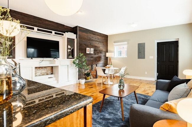 Photo - 400 E 13th St Unidad SI ID1056132P