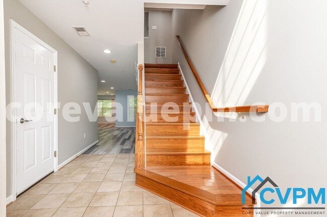 Photo - 806 Emory Ct