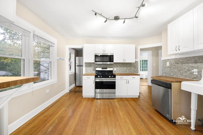 Photo - Discover Luxurious Harmony in the Heart of Evanston