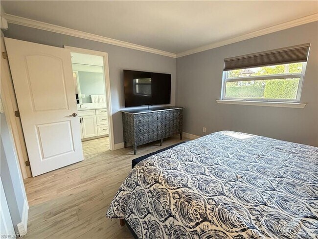 Photo - 960 7th St S