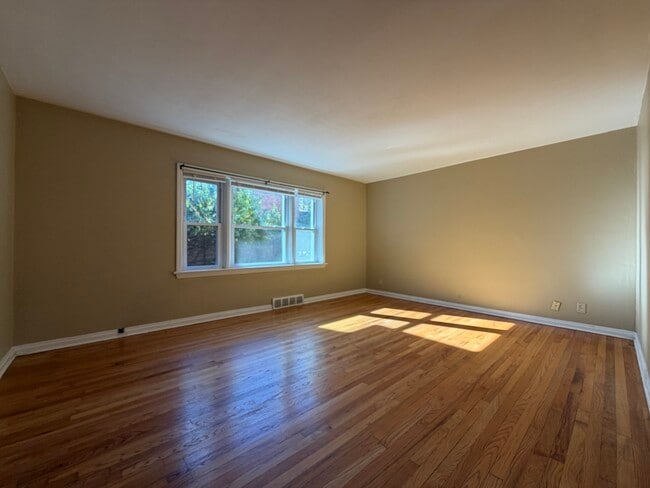 Photo - 420 S Hanley Rd Unit 1W