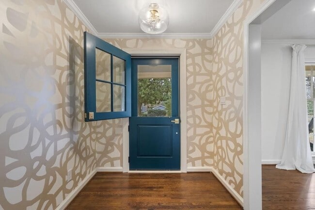 Photo - 439 Broadland Rd NW