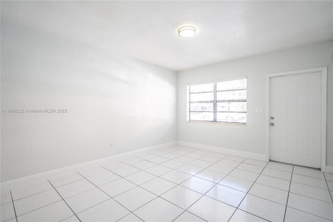 Photo - 430-481 81st St Unidad 3