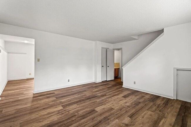 Photo - 1304 Essex Ct Unit Apt B