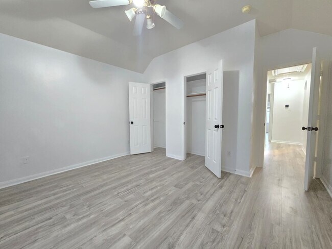 Photo - 6007 Bassetdale Ln