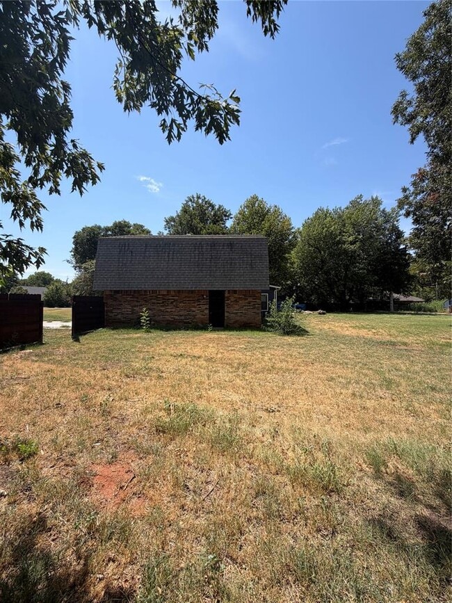 237 E Mohr Ln