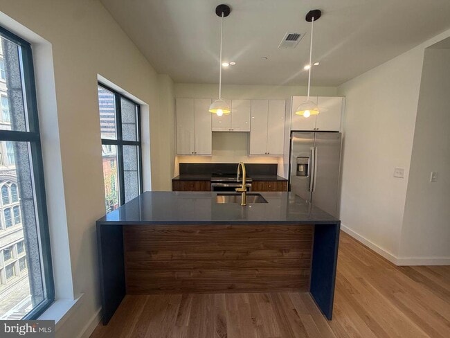 Photo - 1128 Walnut St Unit 403