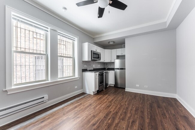 Building Photo - 640 W Wrightwood Ave Unit 411