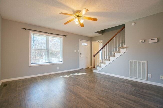 Photo - Pet Friendly Three Bedroom!